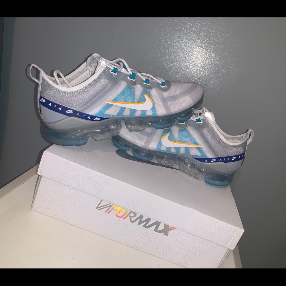 Vapormax white university gold wolf grey